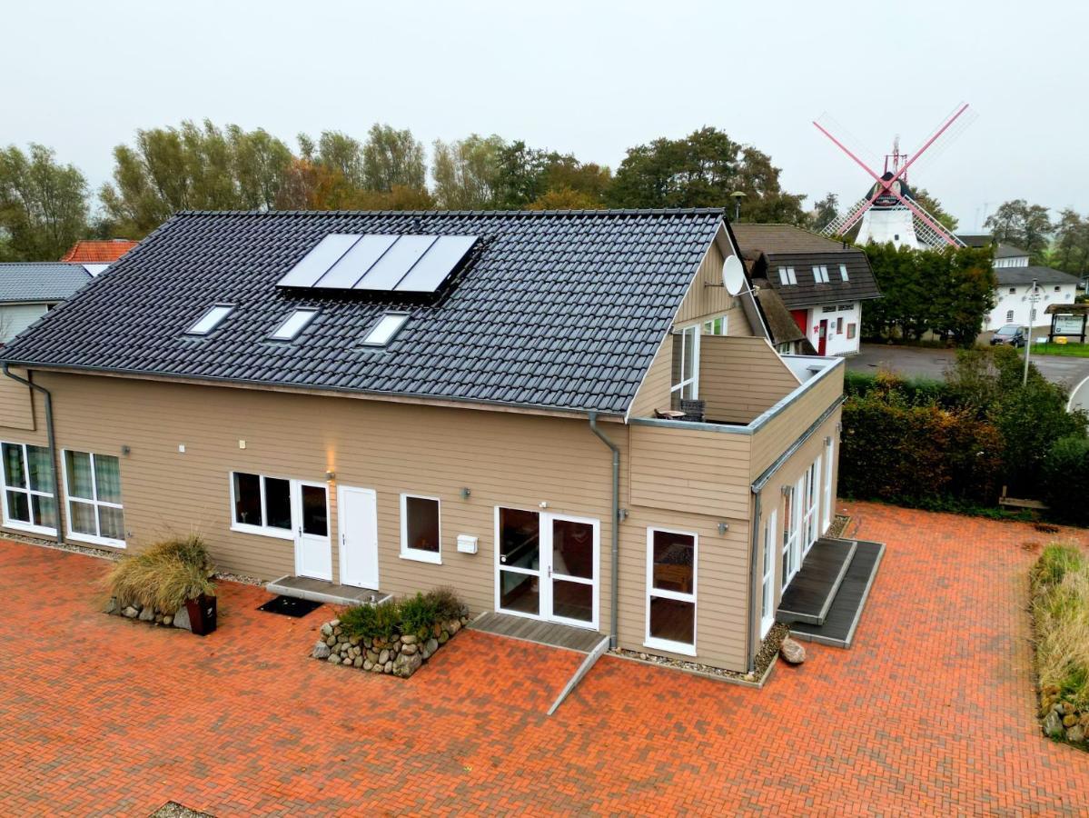 Haus Zwischen Den Wehlen Bei Buesum, 16 Personen Villa Westerdeichstrich Екстериор снимка